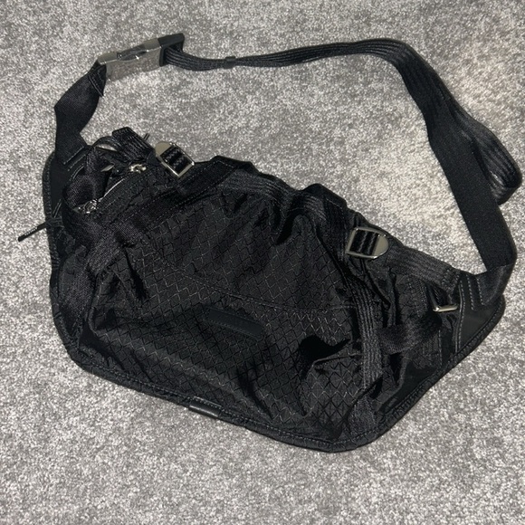 Excursion Large Belt Bag Black Like New - Picture 7 of 11